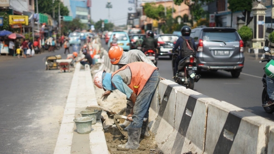 Separator Jalan di Pasar Minggu Dibuat Permanen