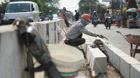 Separator Jalan di Pasar Minggu Dibuat Permanen