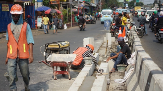 Separator Jalan di Pasar Minggu Dibuat Permanen