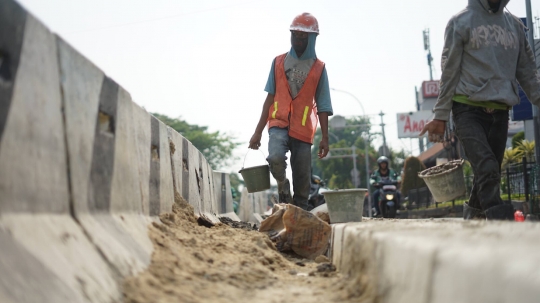 Separator Jalan di Pasar Minggu Dibuat Permanen