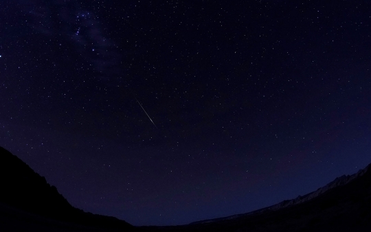 Menyaksikan Fenomena Langka Hujan Meteor Orionid