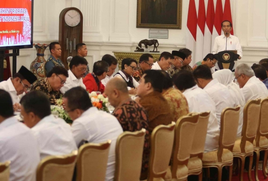 Jokowi Pimpin Rapat Kabinet Paripurna Perdana di Istana