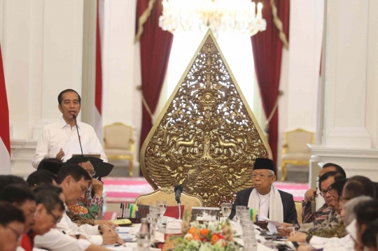 Jokowi Pimpin Rapat Kabinet Paripurna Perdana di Istana