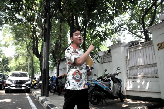 Gaya Gibran Rakabuming Saat Sambangi Rumah Megawati