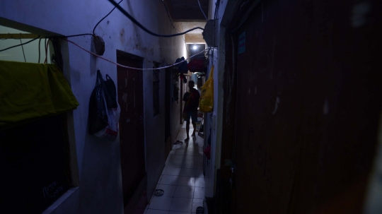 Aparat Razia Rumah Kos dan Panti Pijat di Jakarta Barat