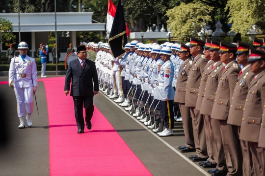 Penyambutan Menhan Prabowo Sebelum Sertijab di Kementerian Pertahanan