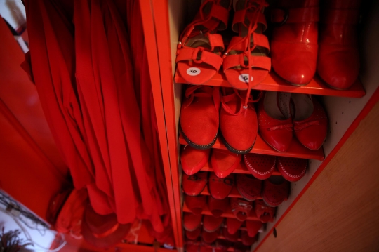 Kisah Perempuan yang Terobsesi Warna Merah di Bosnia