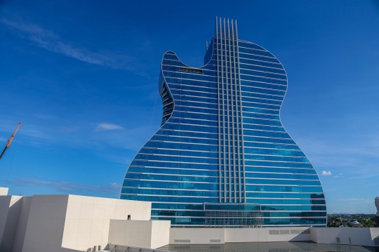 Melihat Kemegahan Hotel Gitar di Hollywood