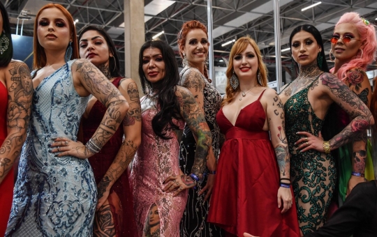 Pose Seksi Miss Tattoo di Brasil