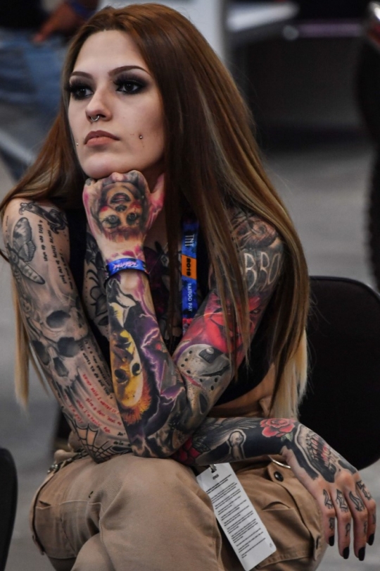 Pose Seksi Miss Tattoo di Brasil