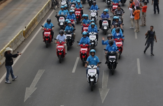 Anies Pimpin Karnaval Kendaraan Listrik