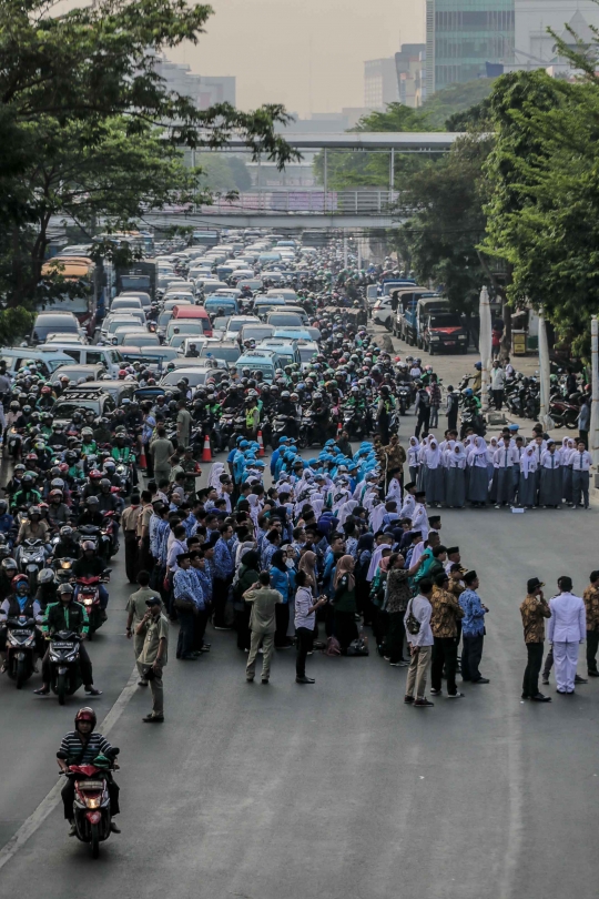 Kemacetan Parah Saat Ada Upacara Sumpah Pemuda di Jalan Kramat Raya