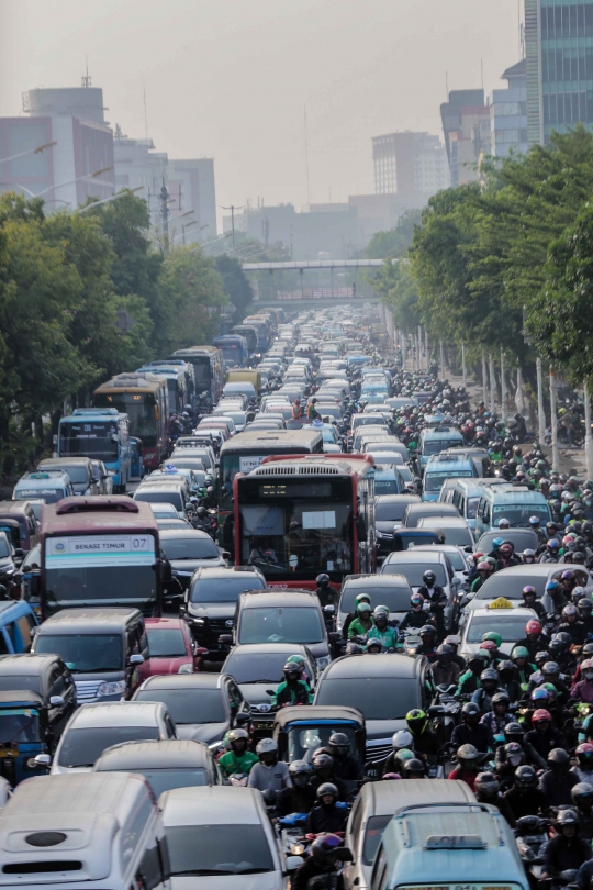 Kemacetan Parah Saat Ada Upacara Sumpah Pemuda di Jalan Kramat Raya