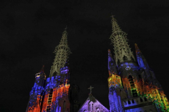 Gereja Katedral Bercahaya Saat Menggelar Video Mapping