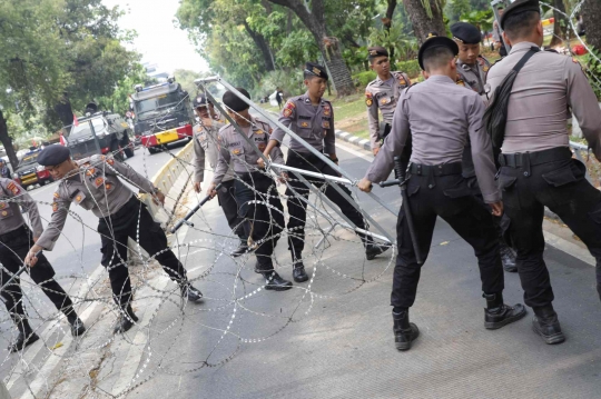 Antisipasi Aksi Mahasiswa, Kawat Berduri Tutup Jalan Medan Merdeka Barat