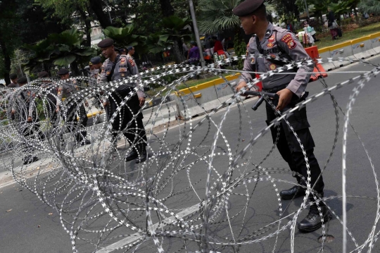 Antisipasi Aksi Mahasiswa, Kawat Berduri Tutup Jalan Medan Merdeka Barat