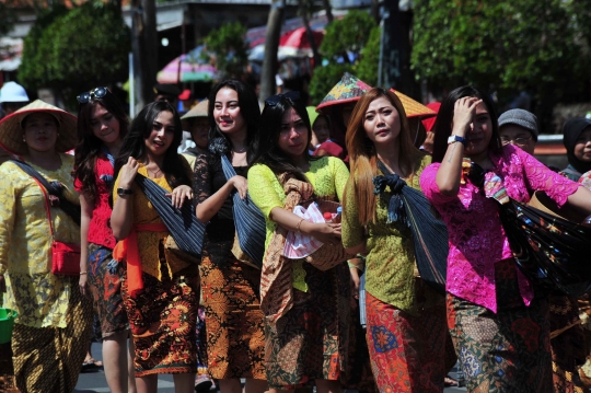 Aksi Penari Cantik Ramaikan Peringatan Sumpah Pemuda di Semarang