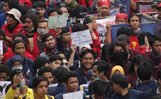 Aksi Unjuk Rasa Mahasiswa Tuntut Penuntasan Agenda Reformasi