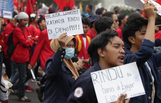 Aksi Unjuk Rasa Mahasiswa Tuntut Penuntasan Agenda Reformasi