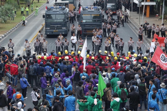 Aksi Unjuk Rasa Mahasiswa Tuntut Penuntasan Agenda Reformasi