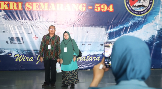Setahun Lion Air Jatuh, Keluarga Korban Berlayar ke Perairan Karawang Naik KRI