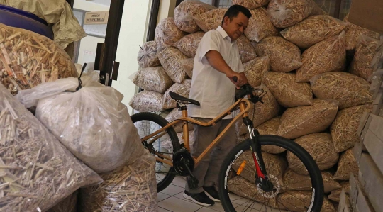 Intip Proses Pembuatan Sepeda Kayu di LIPI Cibinong