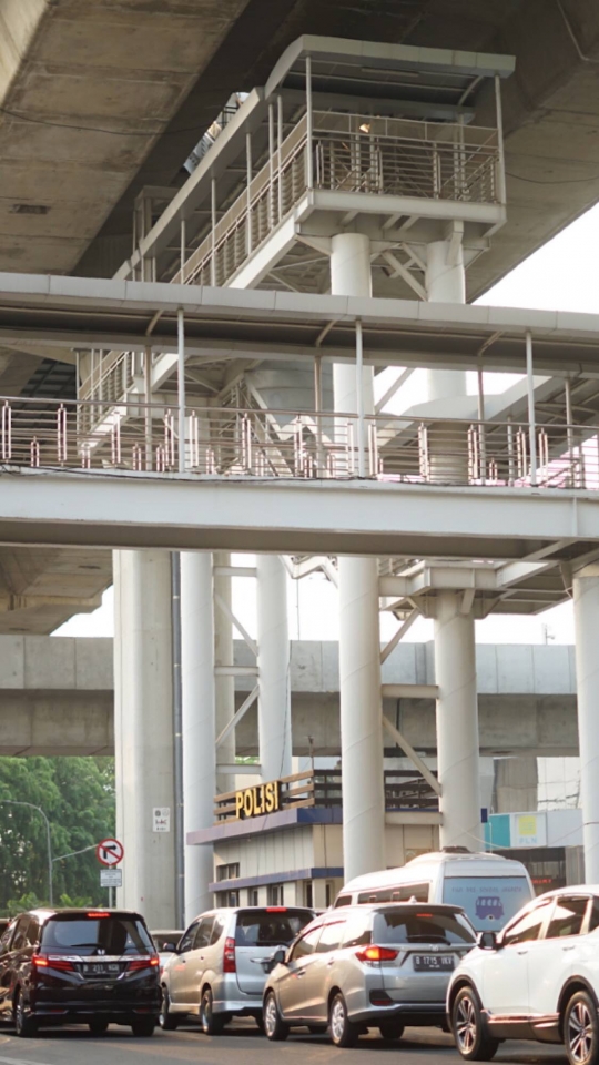 Tidak Kunjung Dipasang Lift dan Eskalator, JPO Transjakarta CSW Terbengkalai
