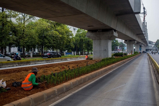 Penghijauan di Bawah Jalur MRT