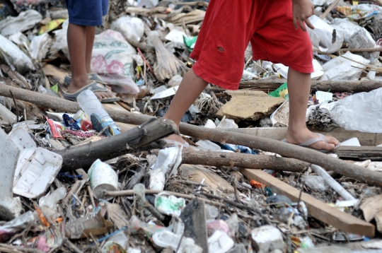 Penampakan Lautan Sampah di Kali Jambe Bekasi