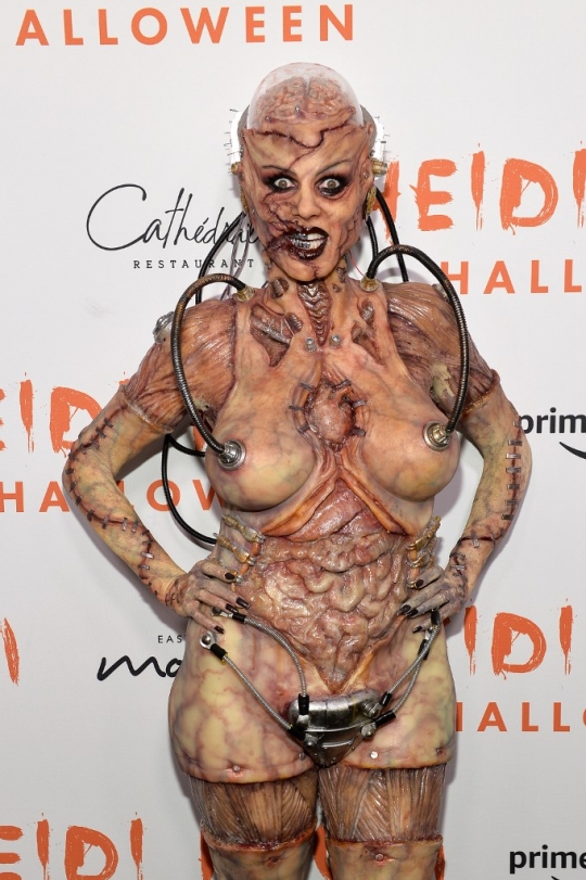 Kostum Menyeramkan Heidi Klum di Pesta Halloween 2019