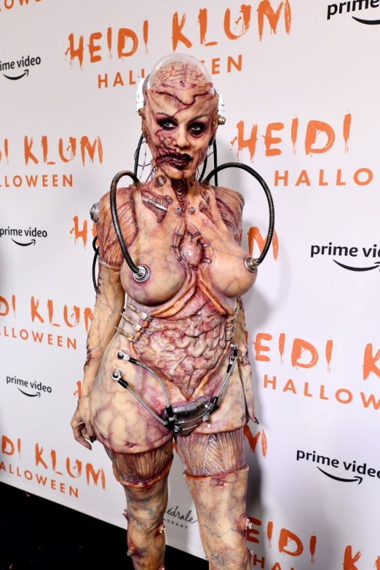 Kostum Menyeramkan Heidi Klum di Pesta Halloween 2019