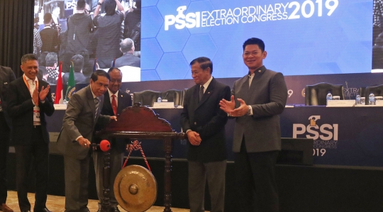 Pukul Gong, Menpora Buka Kongres Luar Biasa PSSI 2019