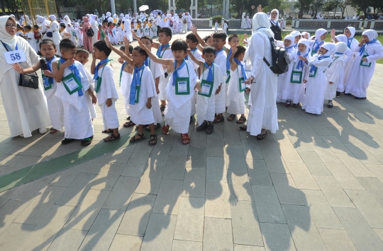 Keceriaan Murid TK Ikuti Latihan Manasik Haji