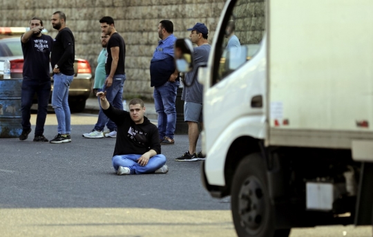 Pengunjuk Rasa Lebanon Blokir Jalan-Jalan Utama di Beirut