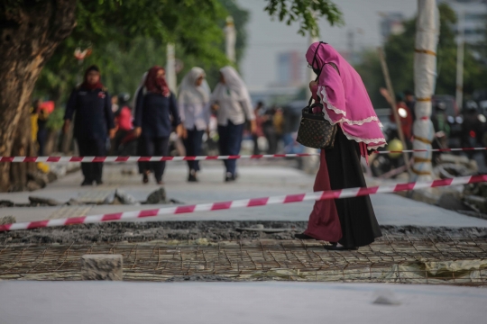 Pengerjaan Revitalisasi Trotoar Dianggap Bahayakan Pejalan Kaki