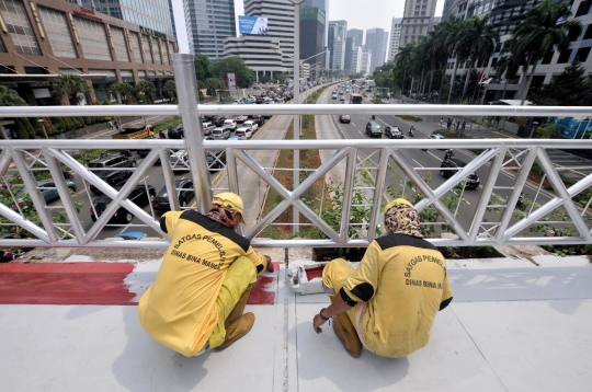 Menengok JPO Tanpa Atap di Jalan Sudirman