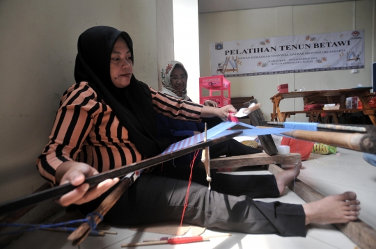 Mengunjungi Pelatihan Tenun Betawi di Jatinegara