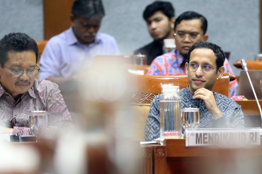 Mendikbud Nadiem Makarim Hadiri Rapat Perdana dengan DPR