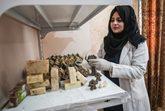 Kisah Wanita Palestina Jadi Pengusaha Sabun Organik di Gaza