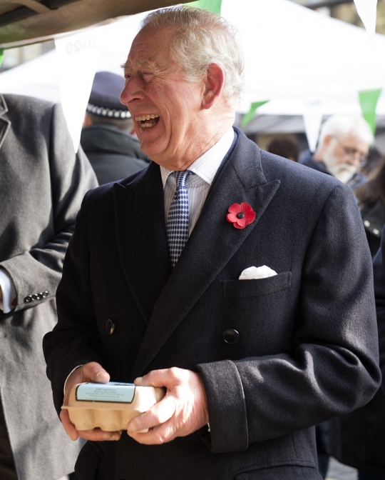 Intip Keseruan Pangeran Charles Blusukan ke Pasar