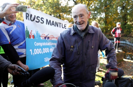 Kakek 82 Tahun Berhasil Catat Rekor Kayuh Sepeda 1 Juta Mil