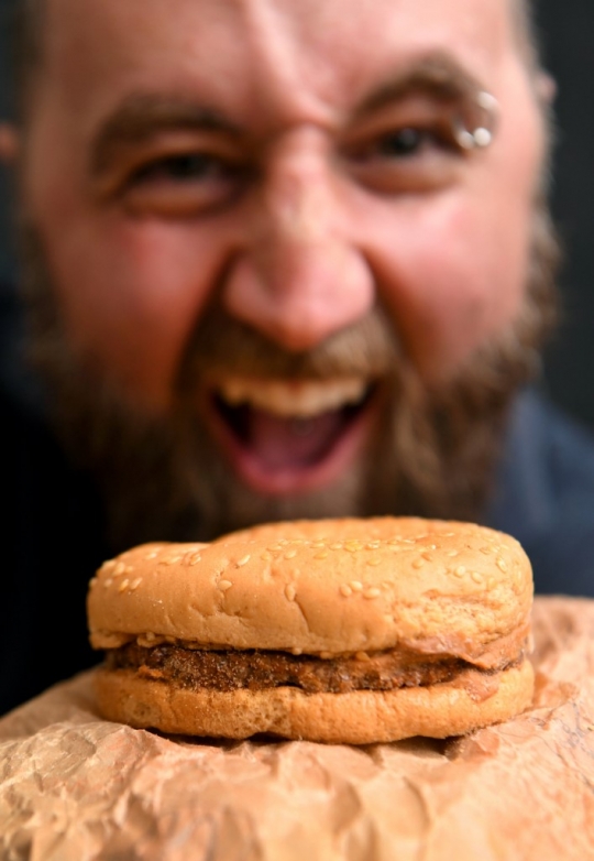 Disimpan Selama 24 Tahun, Burger Ini Masih Tetap Awet