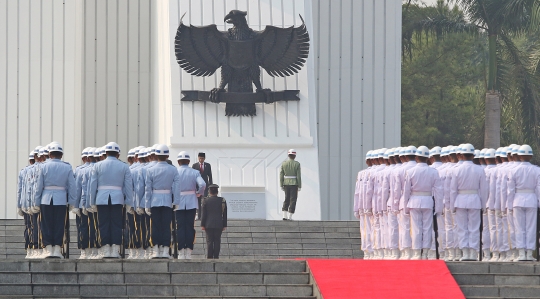 Hari Pahlawan, Jokowi-Ma'ruf Tabur Bunga di TMP Kalibata