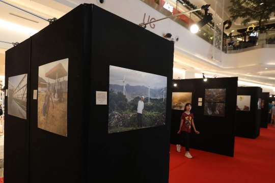 Mengunjungi Pameran Foto Membangun Indonesia