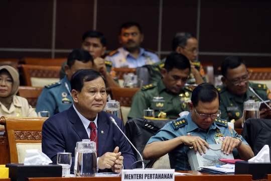 Menhan Prabowo Raker Perdana dengan Komisi I DPR