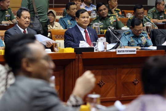 Menhan Prabowo Raker Perdana dengan Komisi I DPR