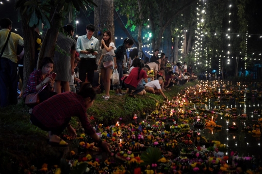 Melihat Festival Loy Krathong, Ritual Menghanyutkan Kesialan di Thailand