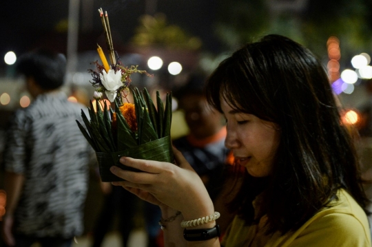 Melihat Festival Loy Krathong, Ritual Menghanyutkan Kesialan di Thailand