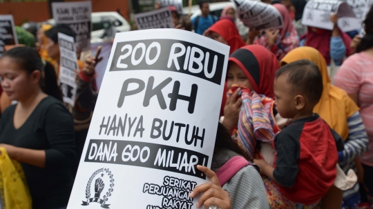 Aksi Ibu-Ibu Tolak Pemborosan APBD DKI Jakarta