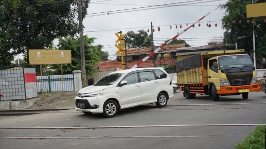 15 November, Jalur Putar Balik di Depan Kampus IISIP Lenteng Agung Ditutup